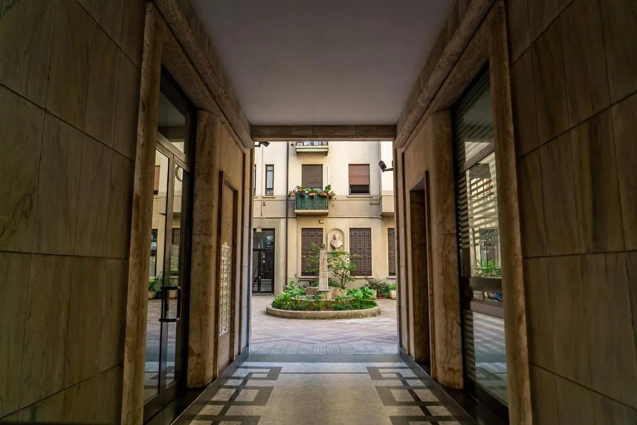 Three Bedroom Apartment In The Centre Of The City Milan