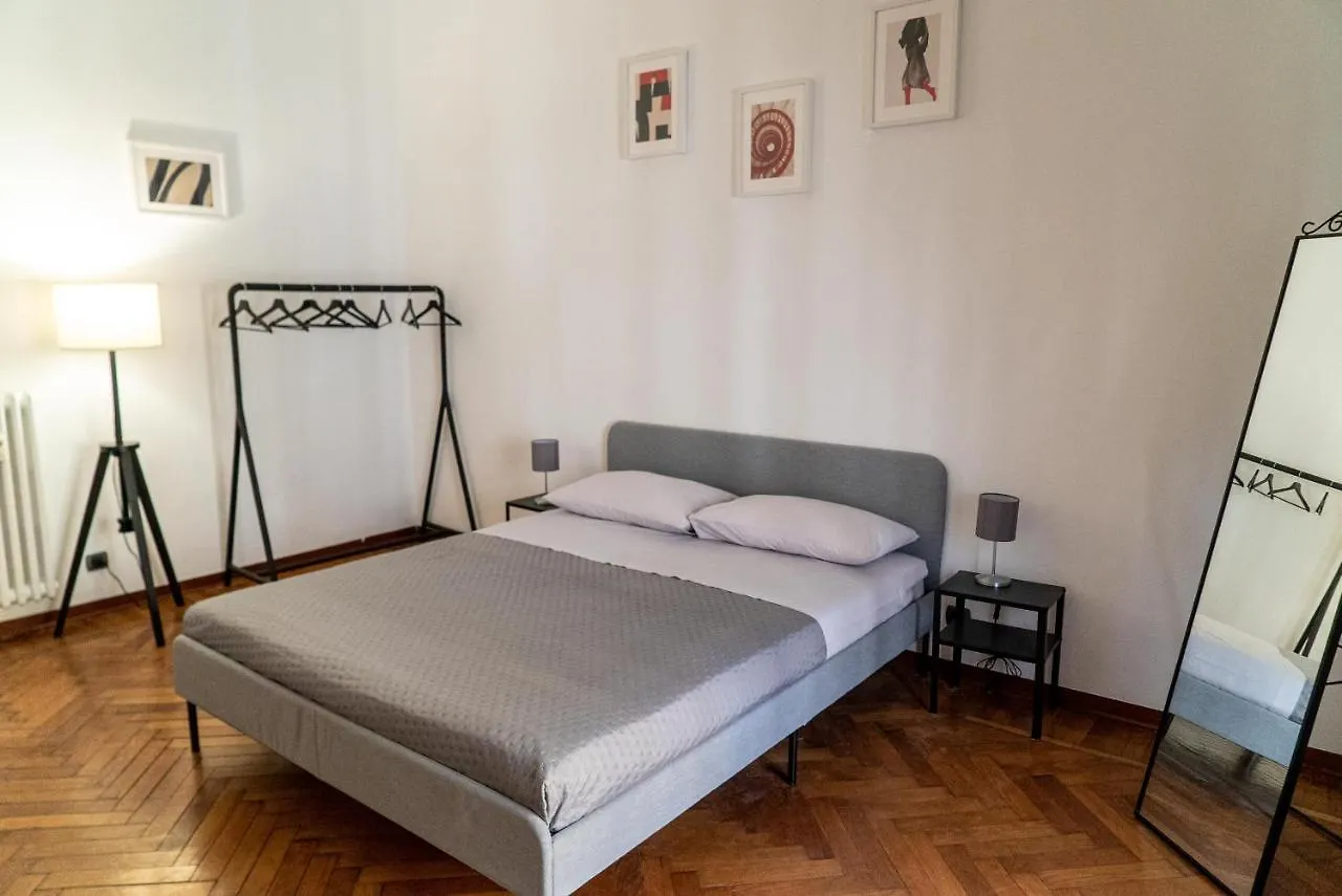 Three Bedroom Apartment In The Centre Of The City Milan