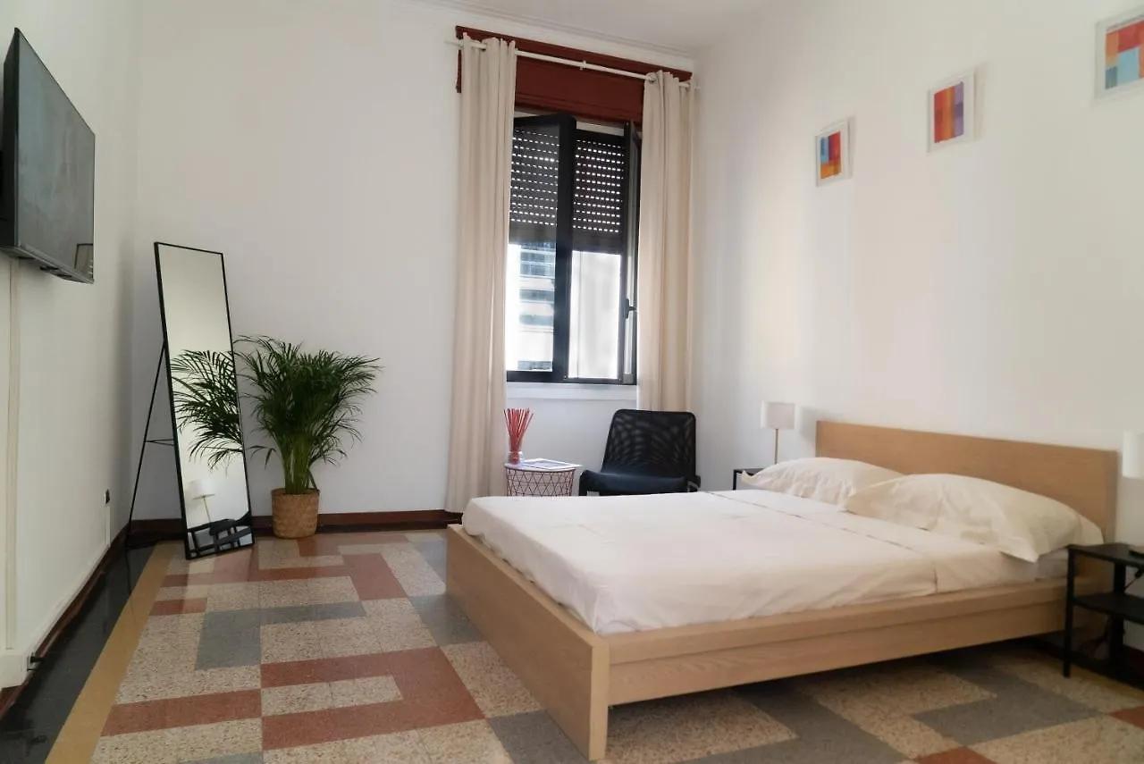 Three Bedroom Apartment In The Centre Of The City Milan