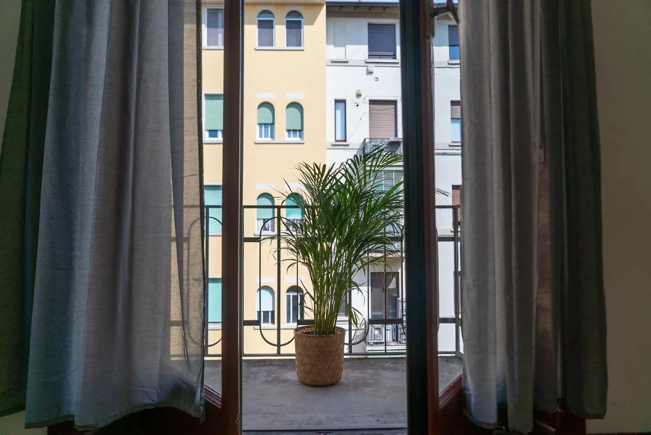 Three Bedroom Apartment In The Centre Of The City Milan